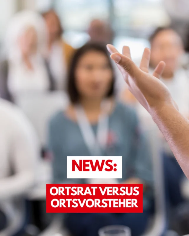 Ortsrat versus Ortsvorsteher

Die BIG hat durch ihren Fraktionsvorsitzenden den Antrag gestellt, in der Wahlperiode 2026 - 2031 in der Einheitsgemeinde Sassenburg keine Ortsräte zu wählen. Stattdessen soll der Gemeinderat Ortsvorsteher für die einzelnen Ortschaften bestimmen.
Dieser Antrag wurde in den einzelnen Ortsratssitzungen und abschließend in der Gemeinderatssitzung am 22.05.2025 mehrheitlich abgelehnt.
Den Vorwurf von Herrn Kautzsch, wir hätten die Erläuterungen zu dem Antrag entweder nicht gelesen oder nicht verstanden, empfinden wir als Frechheit. Wir geben aber zu, dass wir bei der Vielzahl der Anträge der BIG oft die Sinnhaftigkeit vermissen und aus diesem Grund viele Anträge der BIG ablehnen müssen. Vielleicht gilt aus unserer Sicht auch einfach die alte Binsenweisheit „Klasse statt Masse ist zielführender“. Im konkreten Fall scheint es dem Fraktionsvorsitzenden der BIG nicht gelungen zu sein, selbst einzelne Fraktionsmitglieder der BIG von der Sinnhaftigkeit dieses Antrages zu überzeugen. Nicht alle Fraktionsmitglieder der BIG stimmten dem eigenen Fraktionsantrag zu!

Warum halten wir Ortsräte für die einzelnen Ortschaften für so wichtig?

- Unserer Meinung nach kann nur durch die Wahl von mehreren Ortsräten für eine Ortschaft die Meinungsvielfalt/Überzeugung der Bürgerinnen und Bürger der einzelnen Ortschaften in der Kommunalpolitik abgebildet werden. Viele Ortsräte sind in Vereinen engagiert und haben somit einen direkten Bezug zum „wirklichen Leben in den Ortschaften“

- Da wir alle diese Aufgabe als politische Vertreter der einzelnen Ortschaften ehrenamtlich wahrnehmen und zum Teil noch voll im Berufsleben stehen, ist diese Aufgabe nur im Team erfolgreich zu bewältigen. Ein einzelner Ortsvorsteher kann nicht das leisten, was ein ganzer Ortsrat leisten kann.

- Für uns ist es wichtig, nah an den Bürgerinnen und Bürgern zu sein und ihre Wünsche / Vorstellungen für den Ort zu kennen. Dies erreichen wir zum Beispiel durch Veranstaltungen, bei denen man sich treffen und austauschen kann. Das bedeutet aber auch viel Arbeit, die nur im Team zu bewältigen ist.

Den gesamten Artikel findest du auf www.sassenburg-spd.de